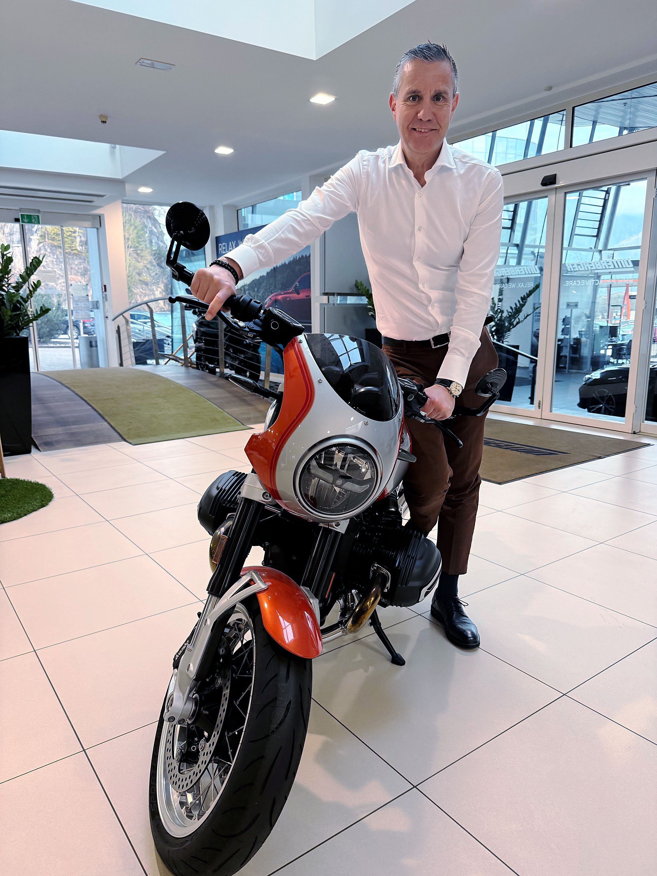 Branchensprecher Gerald Unterberger mit Motorrad.