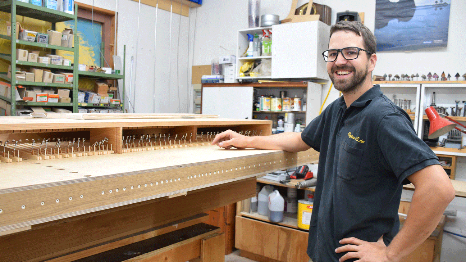 Pius Erler wird den Familienbetrieb &uuml;bernehmen und weiterf&uuml;hren. Auch er &uuml;bt den Beruf des Orgelbauers mit gro&szlig;er Leidenschaft aus.