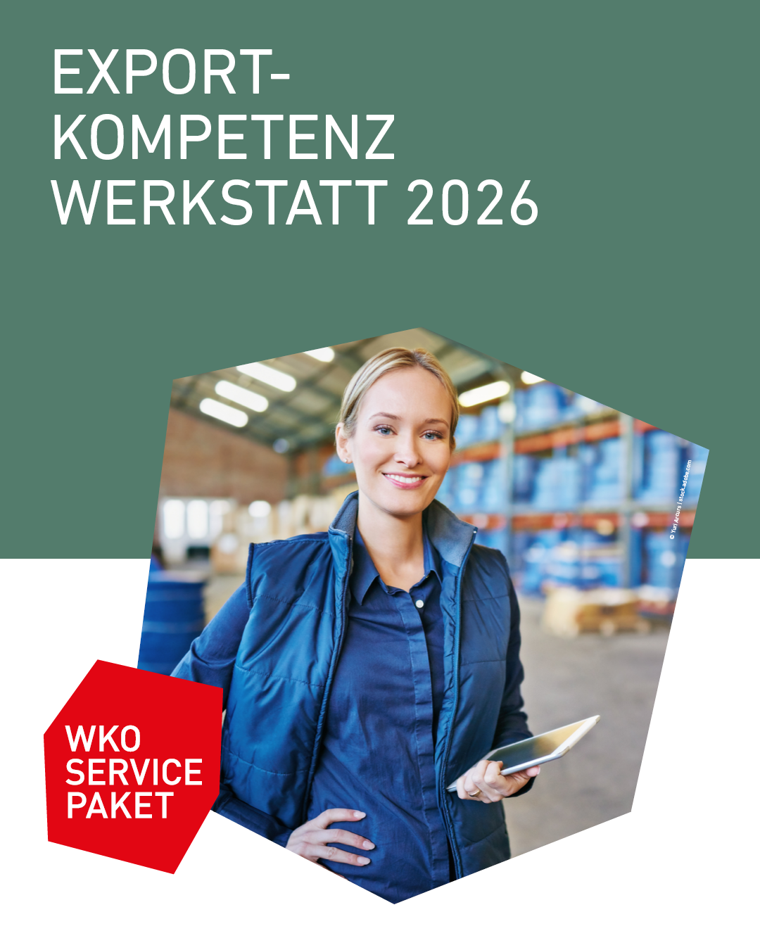 Exportkompetenz Werkstatt 2026 der Wirtschaftskammer Tirol &ndash; Frau in Lagerhalle mit Tablet als Symbol f&uuml;r praxisnahe Export-Weiterbildung und internationales Gesch&auml;ft.