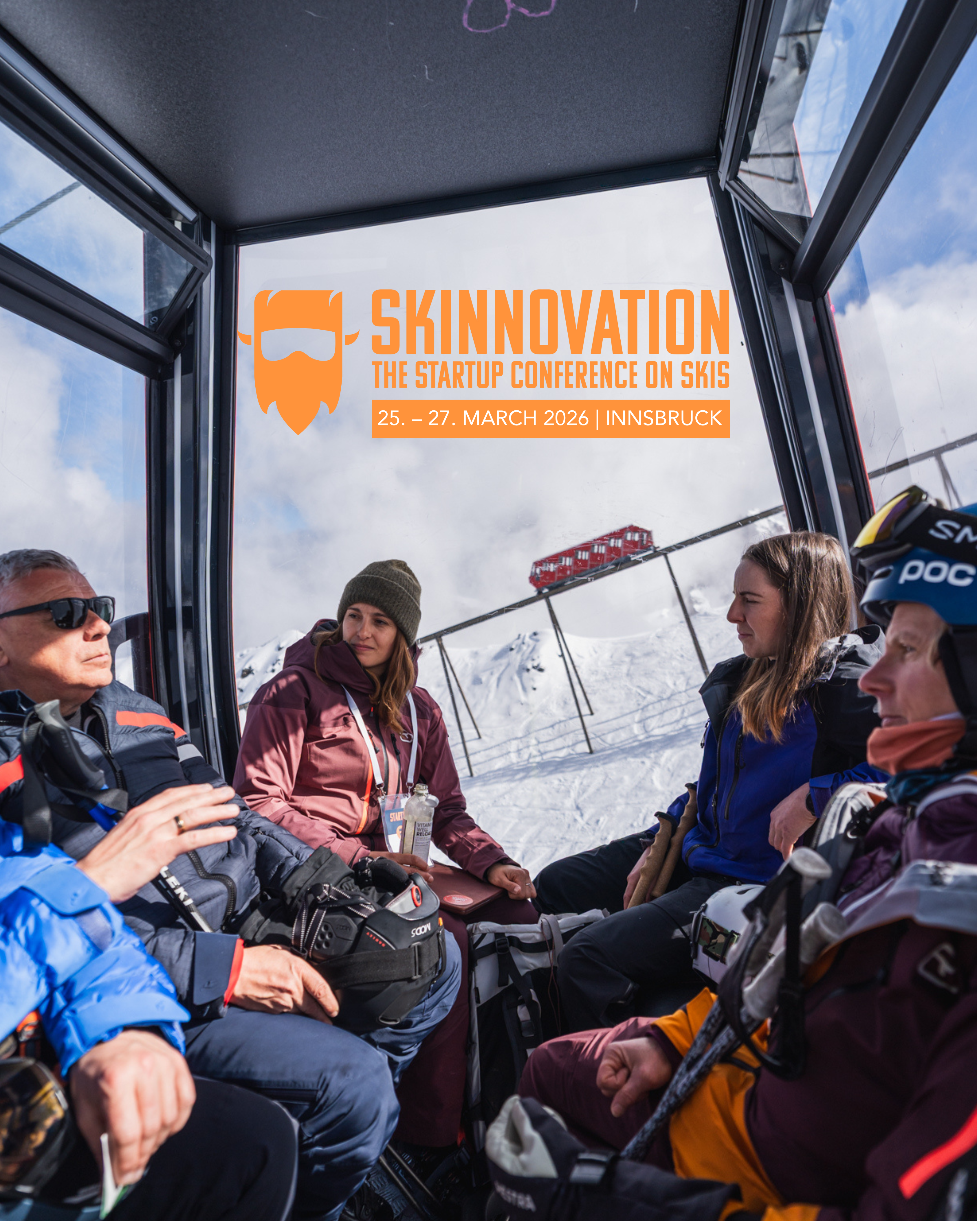 Teilnehmende der Skinnovation Startup-Konferenz diskutieren Business-Ideen in einer Gondel beim Skifahren in Innsbruck, Skinnovation 25.&ndash;27. M&auml;rz 2026.