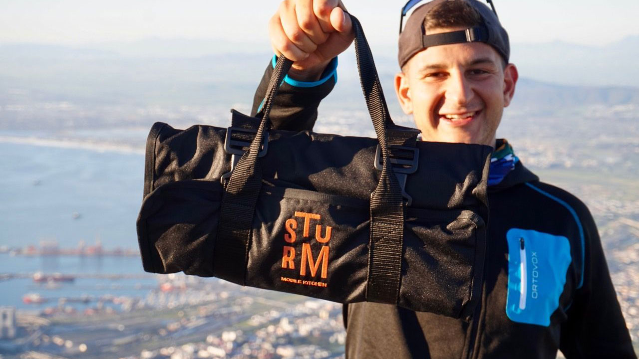 Lucas Sturm mit der Sturm Bestecktasche