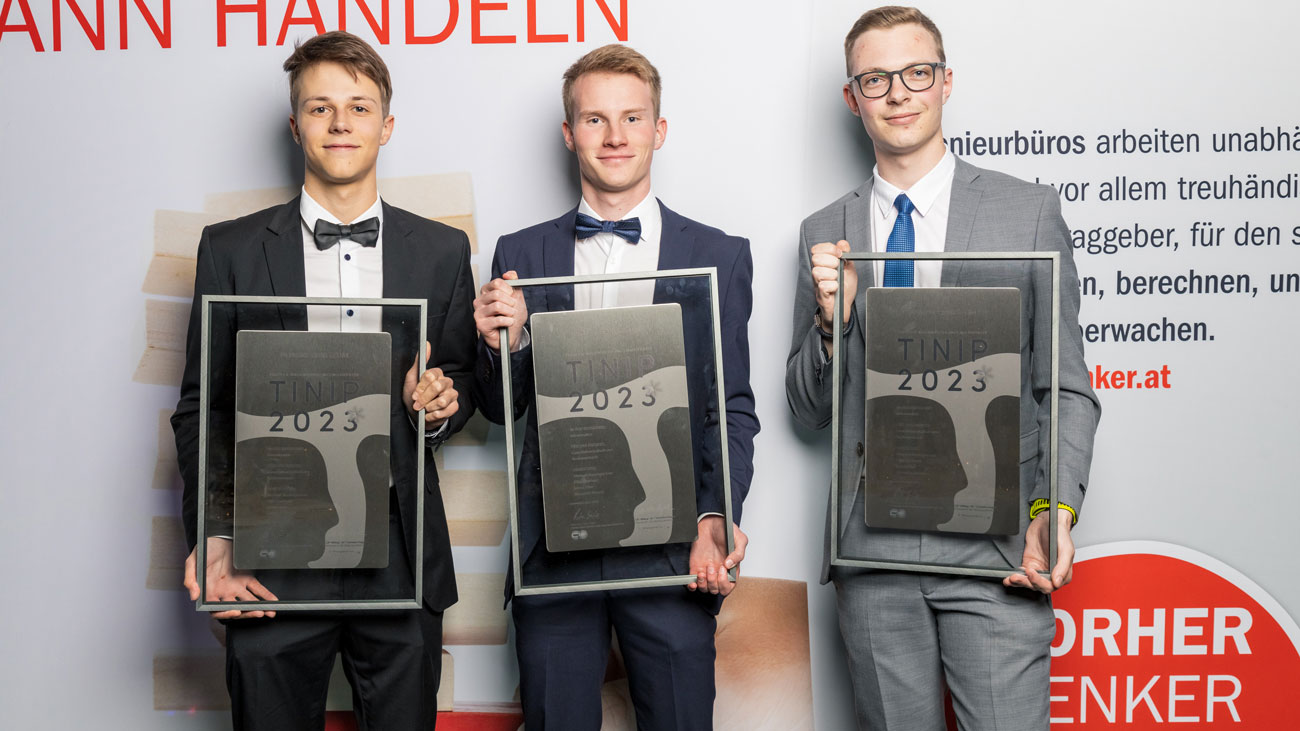 Tinip 2023 - Kategoriesieger &bdquo;Infrastruktur&ldquo;: Jonas Eiter, Elija Eberhart und Manuel Baumgartner von der HTL Imst.