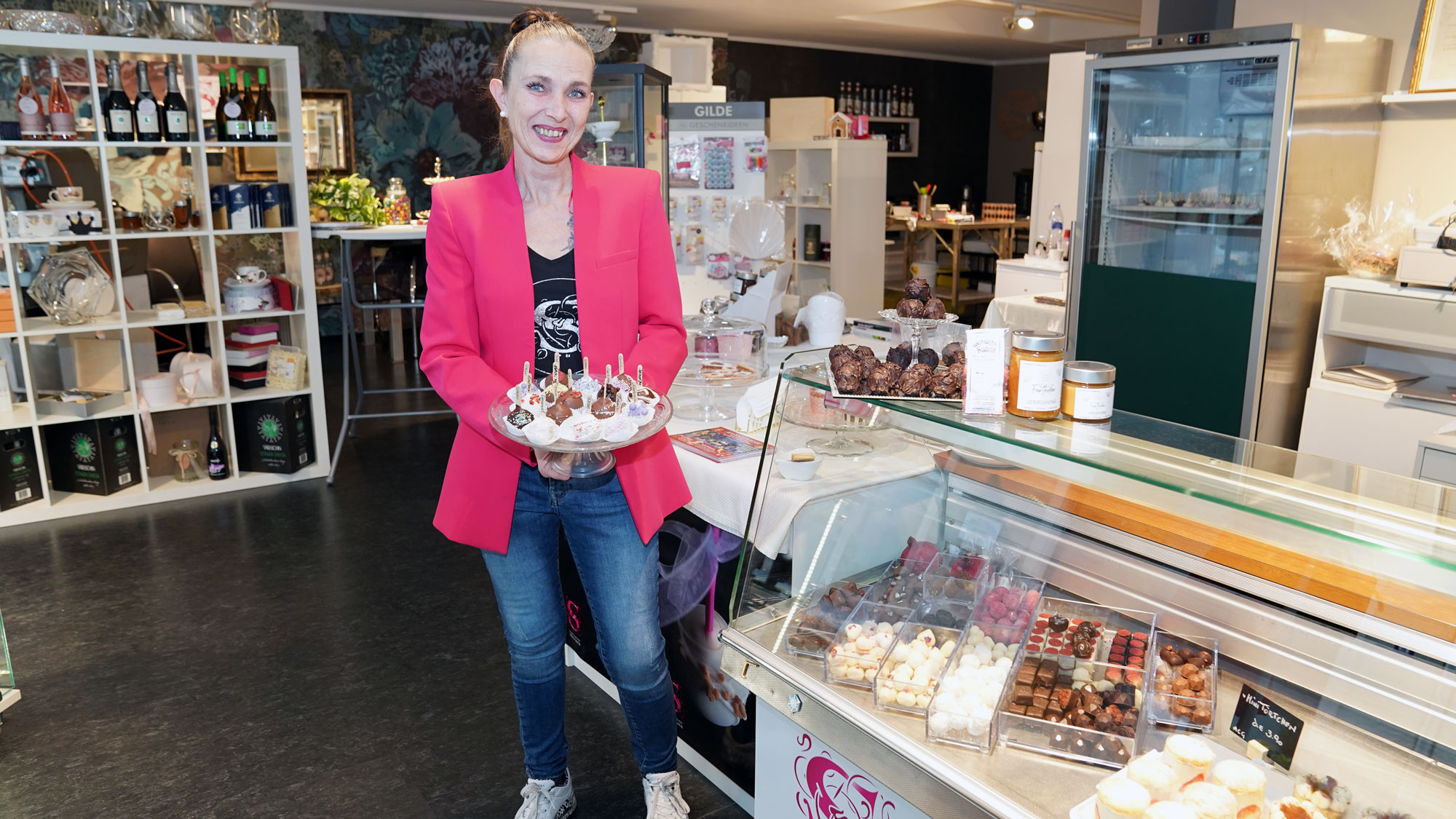 Silvia Stromberger in ihrer Manufaktur Genusssucht in Schwaz.