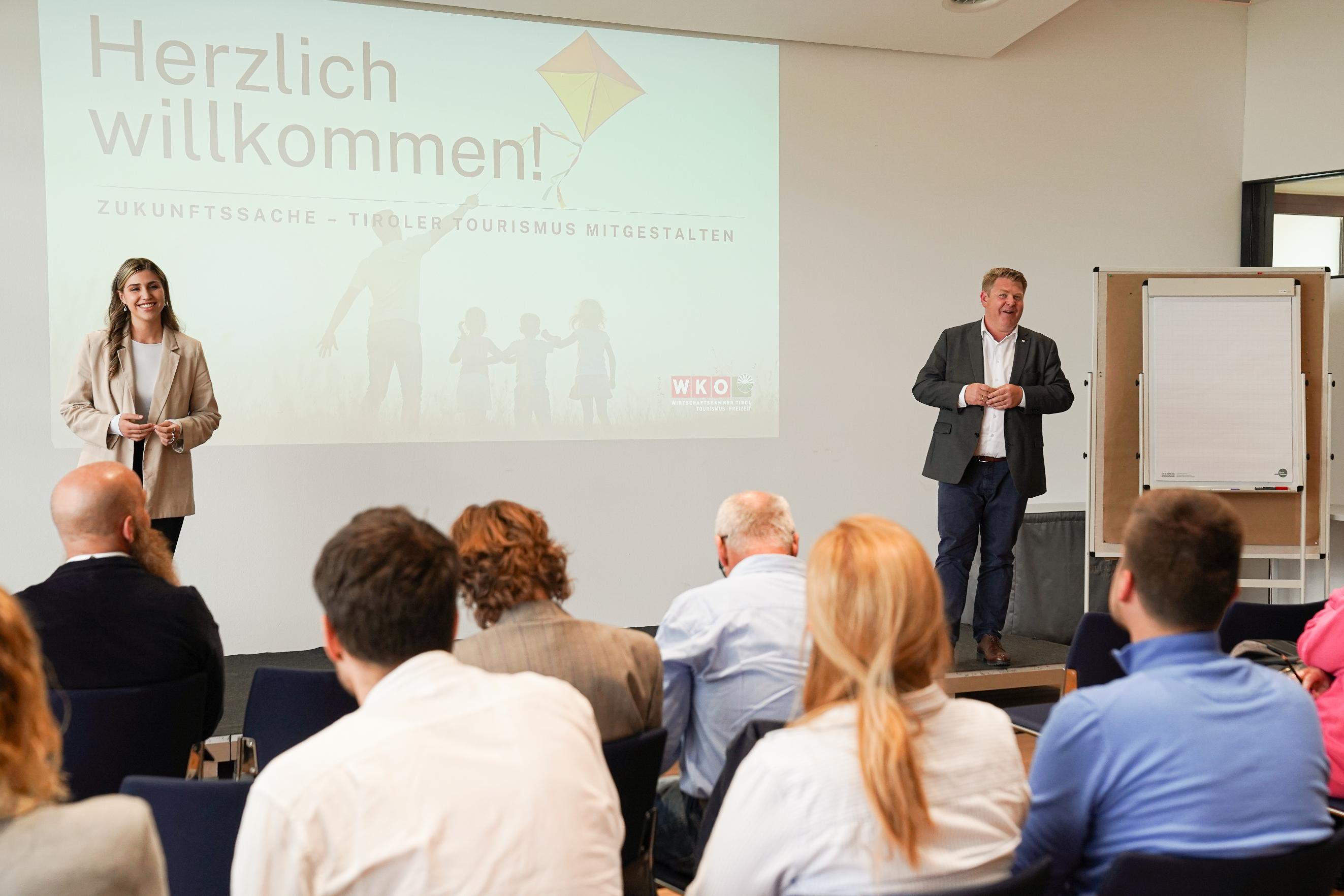 Alexandra Kichukova und Spartengeschäftsfüher Thomas Geiger