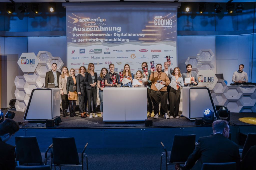 Gruppenfoto mit Auszeichnungen vom CodingDay