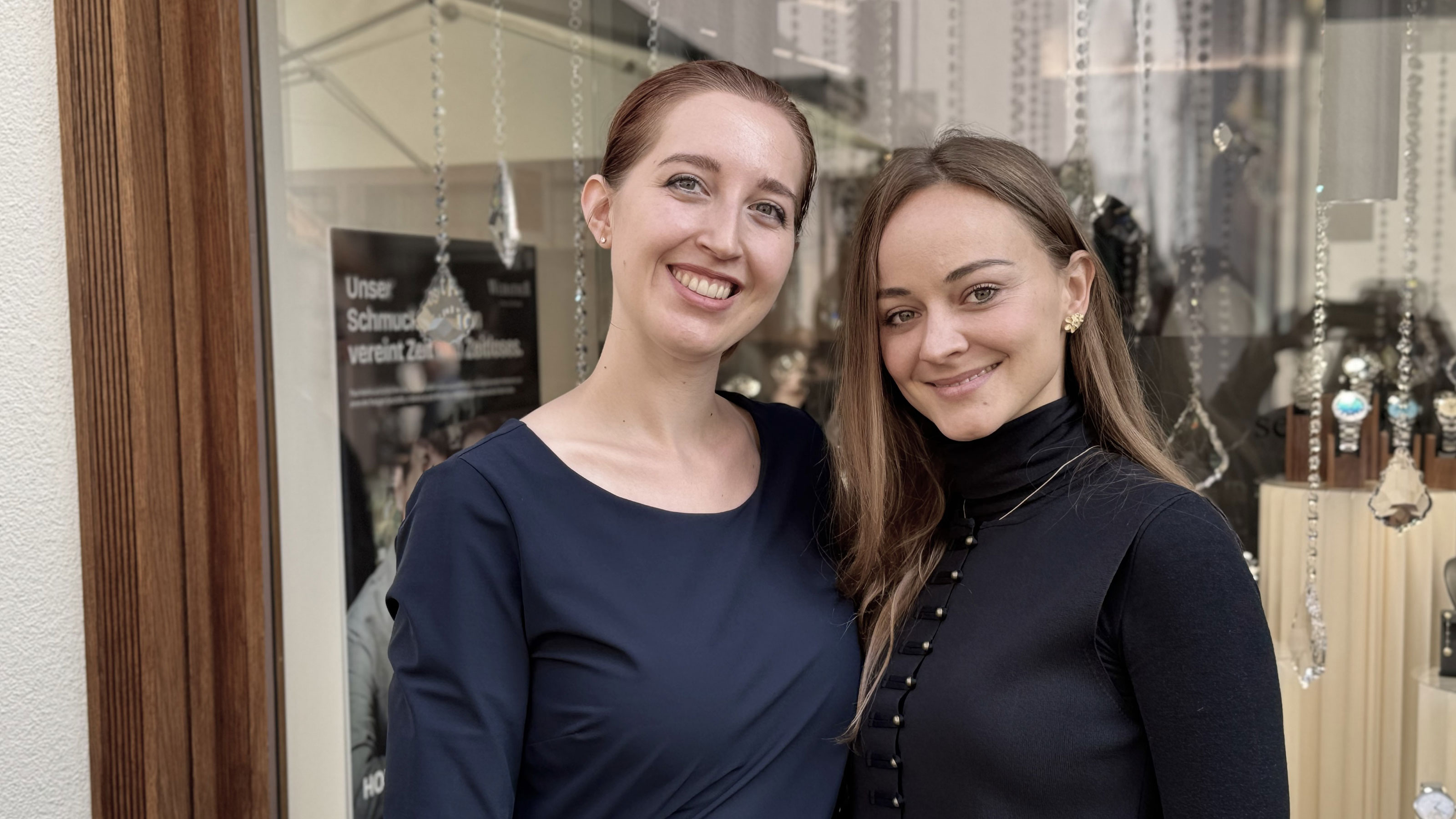 Emily Mathis, Laura Bilgeri