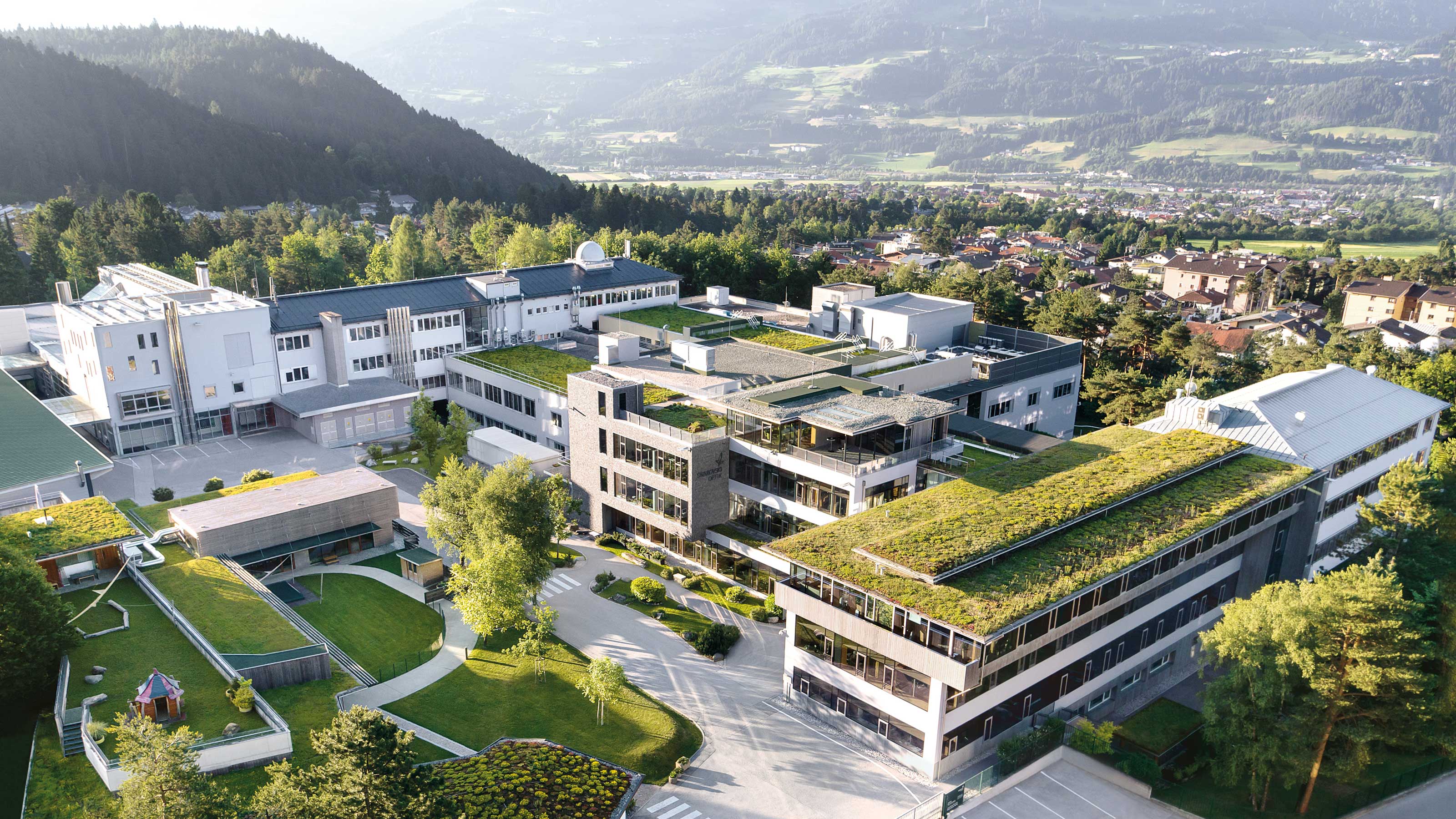 Ansicht des Firmensitzes der Swarowski Optik AG & Co KG in Absam