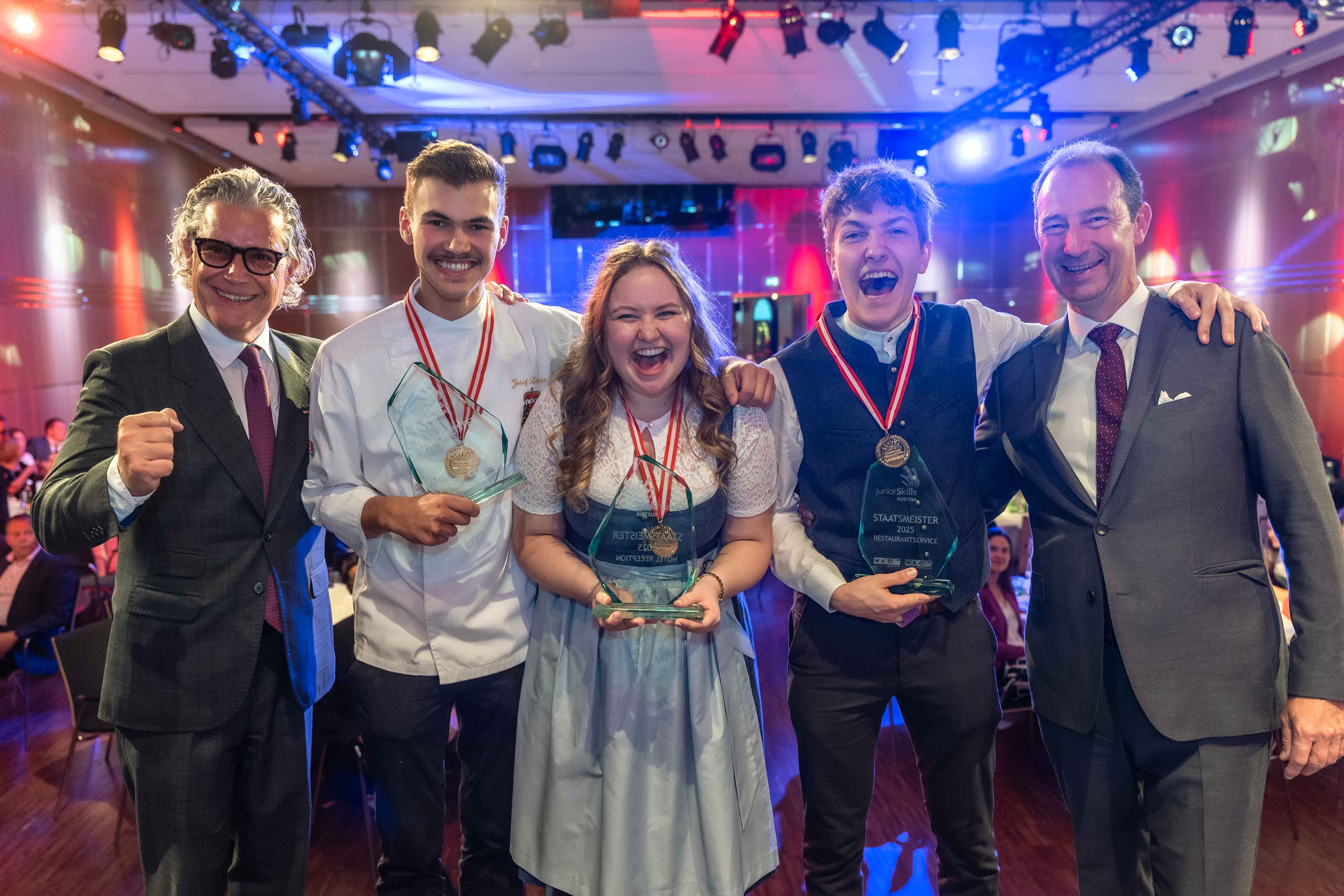 Fachgruppenobmann Hotellerie K&auml;rnten Sigismund Moerisch, Josef Leitner, Malena Mayer, Anton Santner, WK&Ouml; Fachverbandsobmann Gastronomie Mario Pulke