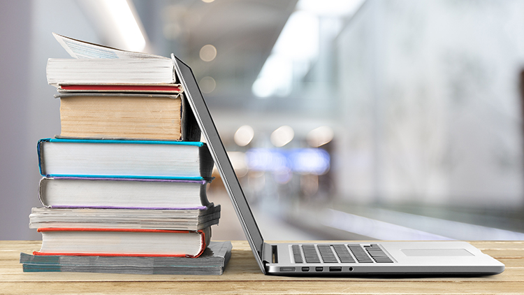 B&uuml;cher, Buch, Bibliothek, Laptop, Computer, Buchbesprechung, Rezension, Literatur, Fachliteratur, Verlag, Buchbranche, Buchmesse, lesen, Lesung, Autoren, Autorinnen 