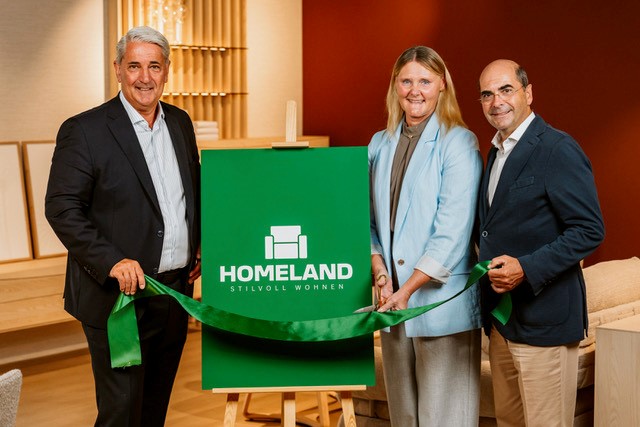 Bezirksvorsteher, Managing Director und Gremialobmann mit Homeland-Tafel