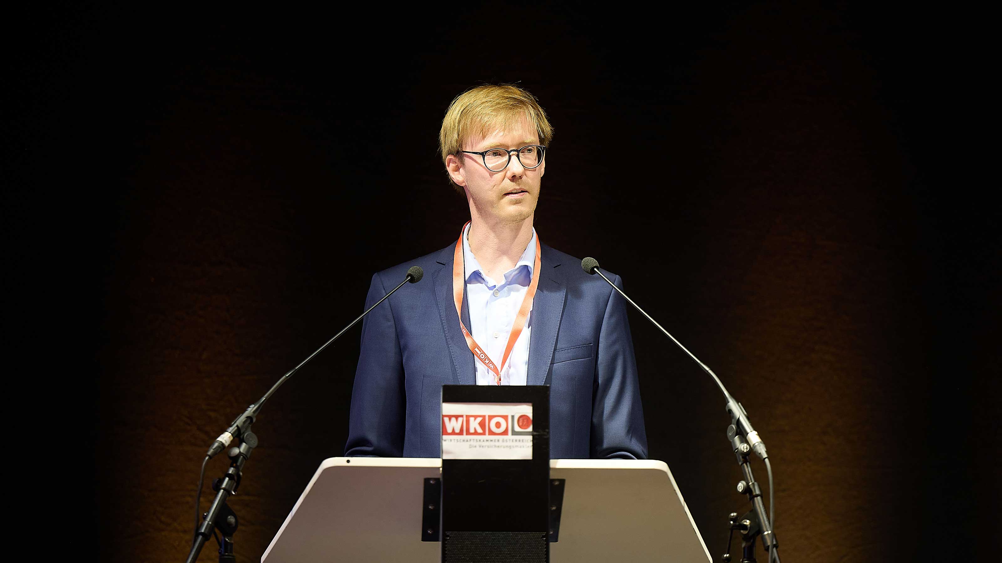 MMag. Dr. Martin Ramharter während seines Vortrags auf dem Expert:innentreffen der Versicherungsmakler 2025