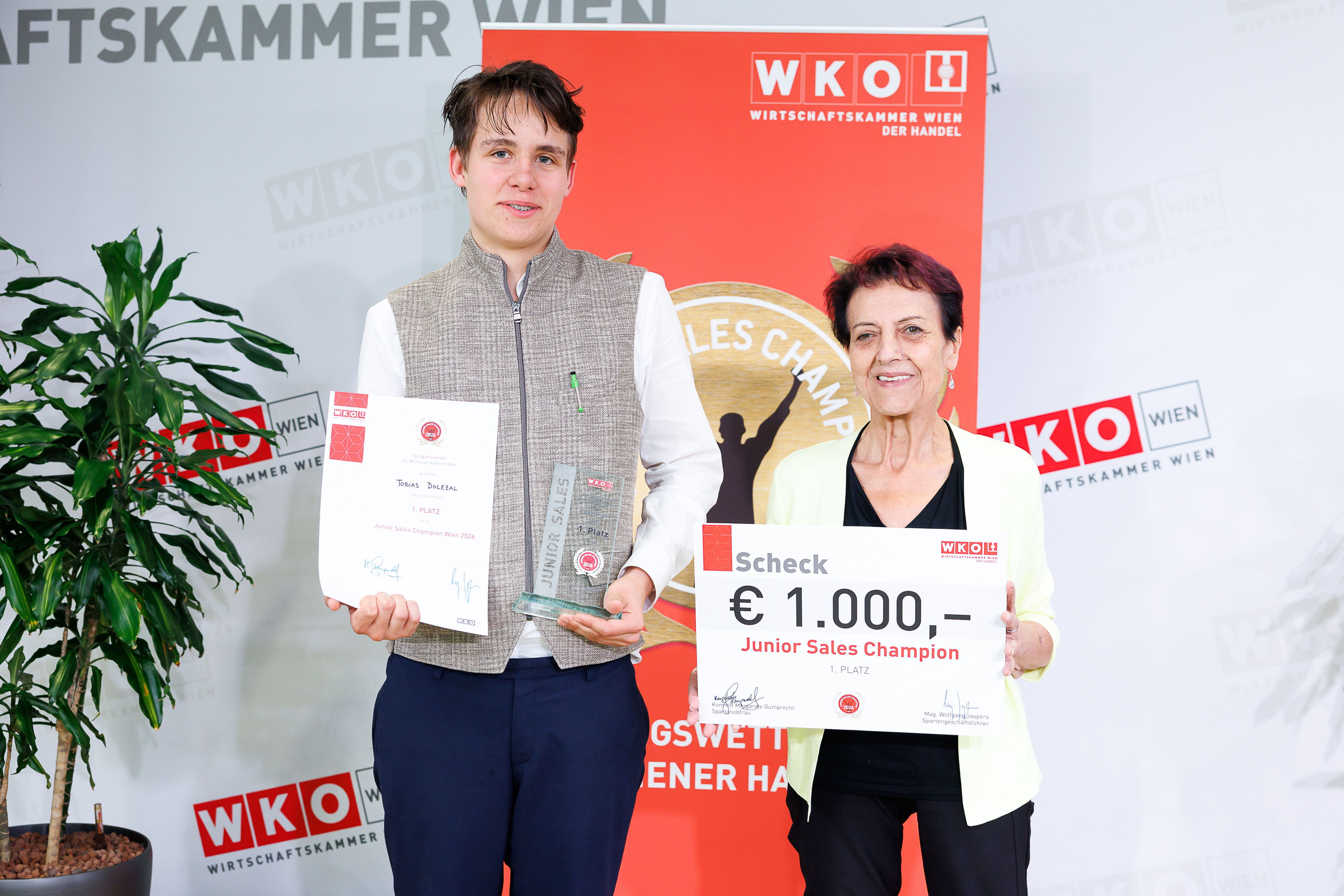 Der neu Junior Sales Champion, Tobias Dolezal (Kellner & Kunz AG) &ndash; der strahlende Sieger 