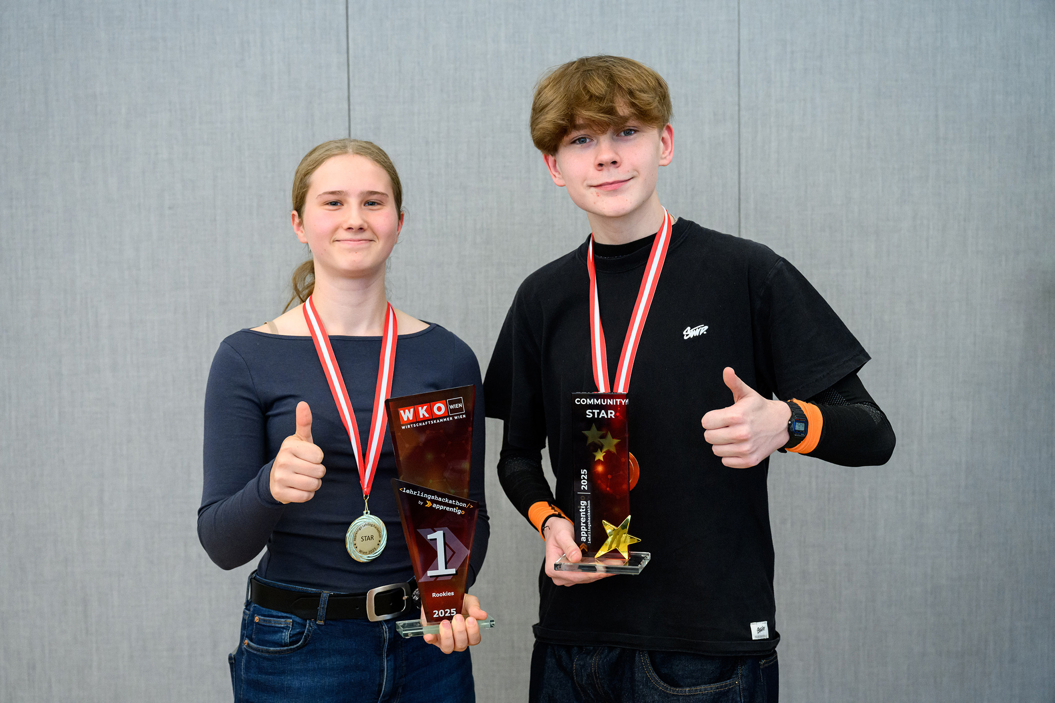 Julia Schwarz und Pascal Ambros gewannen mit ihrer App-idee die Kategorie &bdquo;Rookies&ldquo; und holten sich auch den Publikumsaward &bdquo;Community Star&ldquo;. 