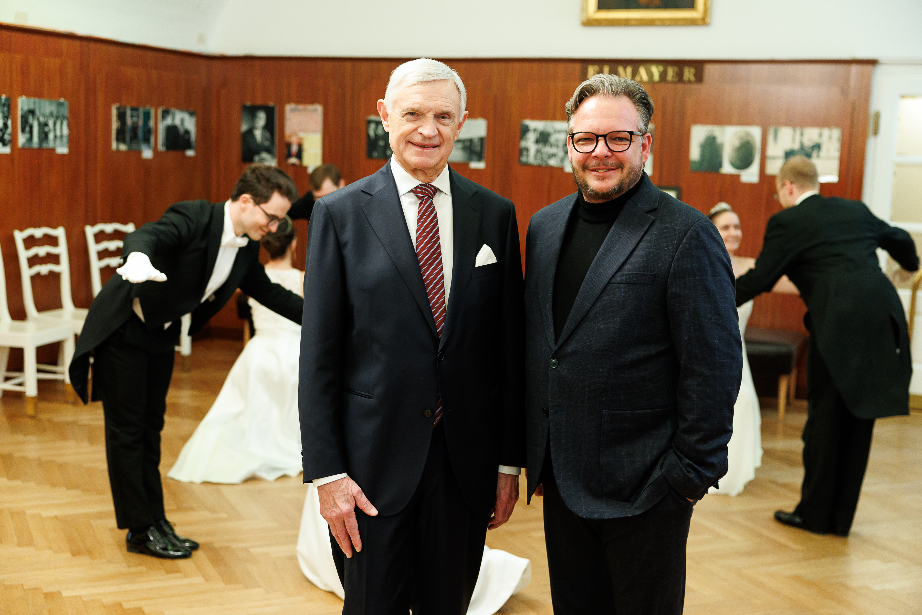 Thomas Sch&auml;fer-Elmayer, Gesch&auml;ftsf&uuml;hrer der Tanzschule Willy Elmayer-Vestenbrugg (links) und Dominic Schmid, Obmann der Sparte Tourismus und Freizeitwirtschaft in der Wirtschaftskammer Wien <br />
