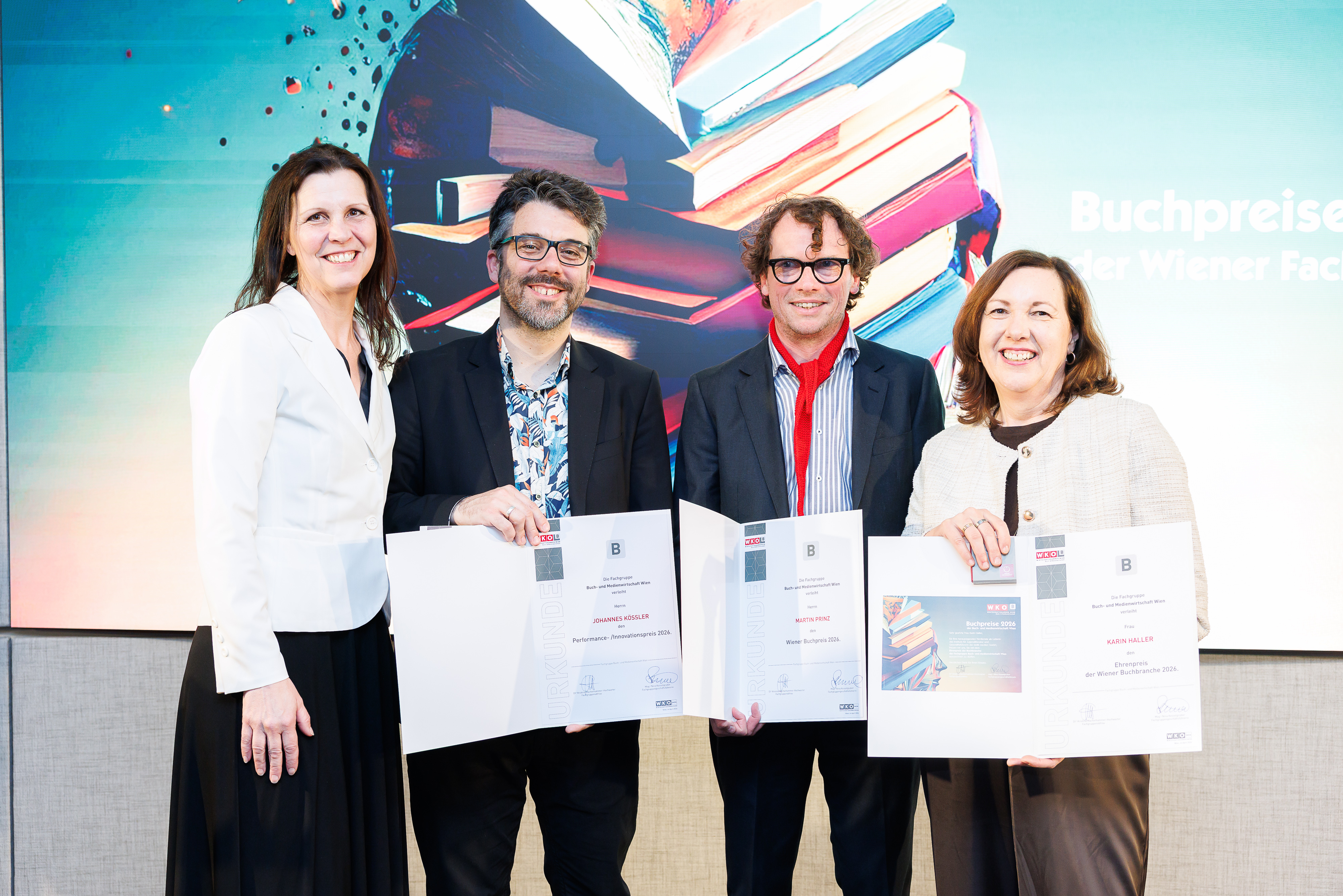 v.l.: Kristina Macherhammer-Hochwarter (WK Wien), Johannes K&ouml;&szlig;ler (Innovations- u. Performancepreis), Martin Prinz (Wiener Buchpreis), Karin Haller (Ehrenpreis Wr. Buchbranche) 