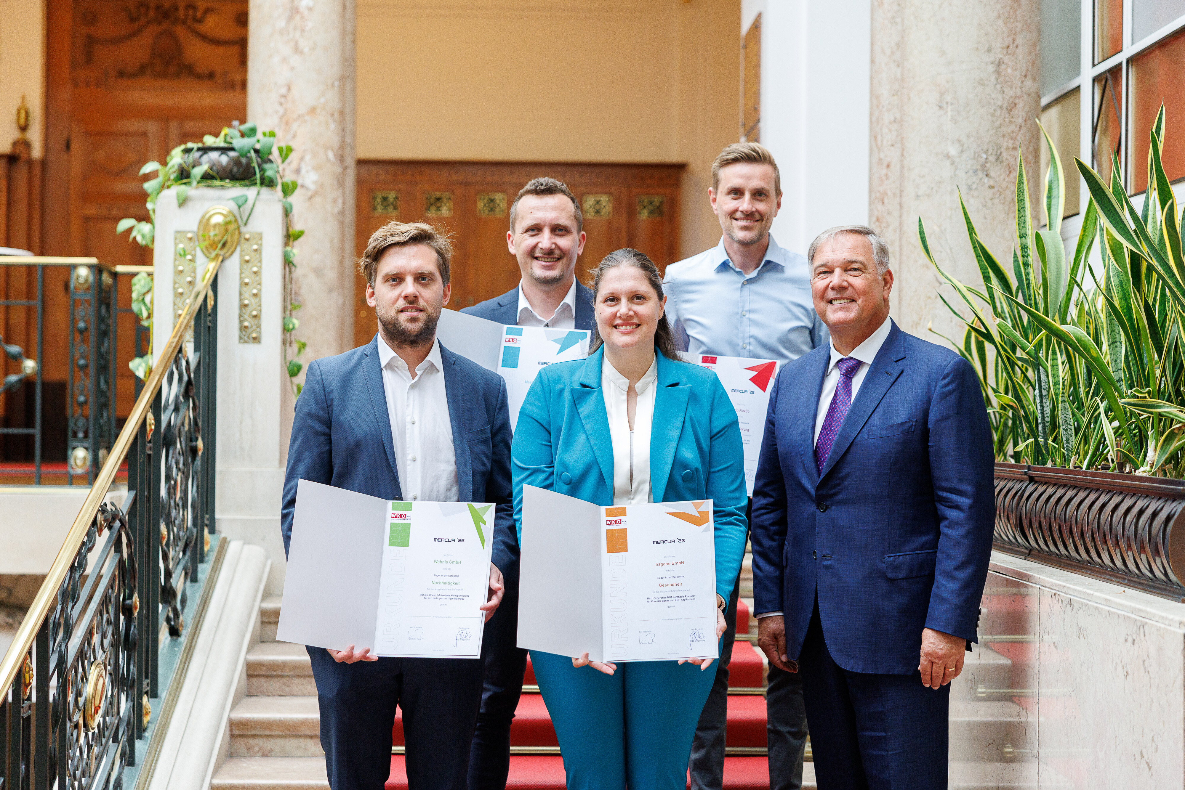 v.l.: Kevin Bauer-Hentschke (Wohnio GmbH), Selmir Ahmic (Mass Tech Innovations GmbH), Natascha Missbach (nagene GmbH), Nikolas Wageneder (Nejo FlexCo), Walter Ruck (Pr&auml;sident WK Wien) 