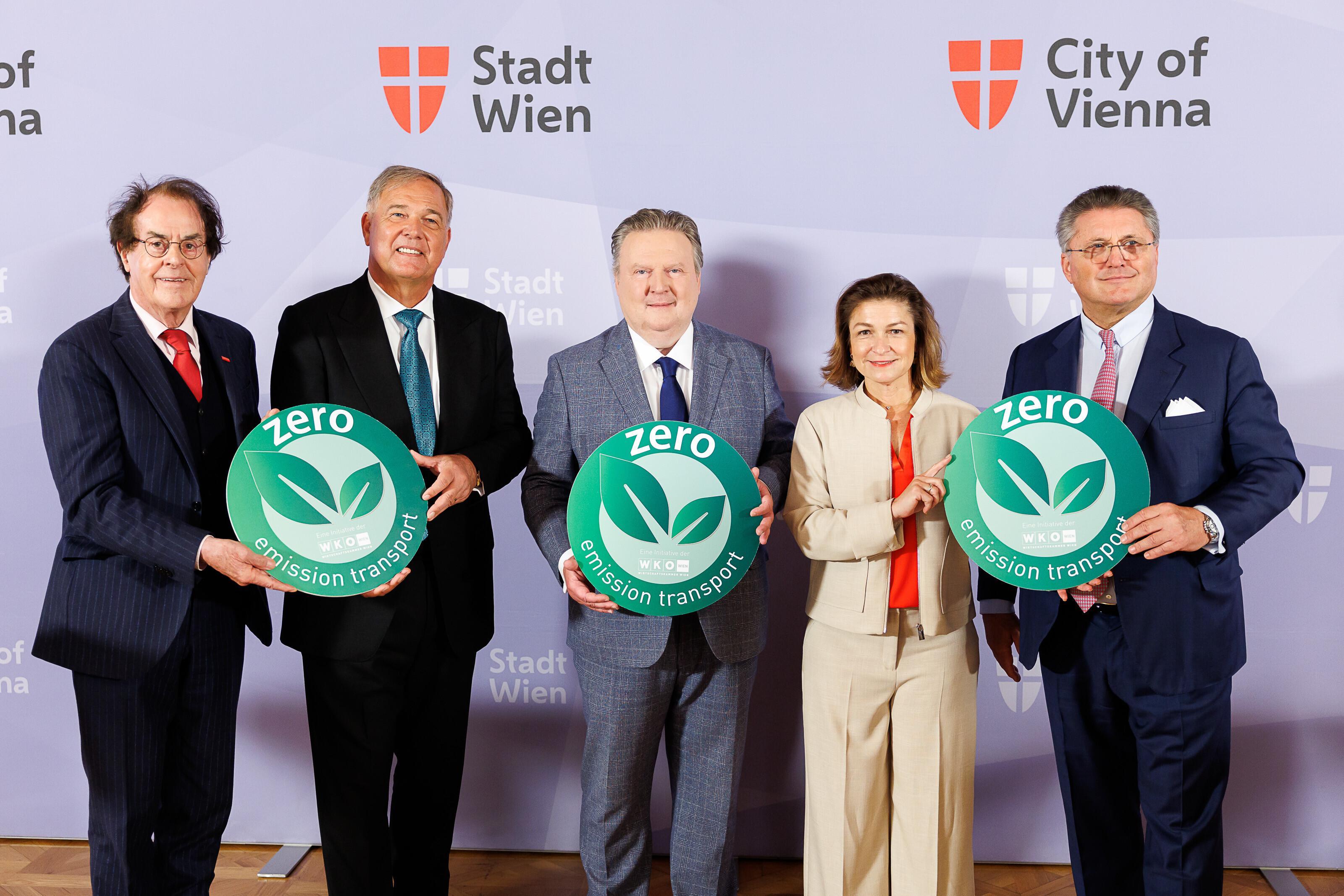Hans Roth, Gr&uuml;nder von Saubermacher, Walter Ruck, Pr&auml;sident der WK Wien, Wiens B&uuml;rgermeister Michael Ludwig, Tina Schrettner, Gesch&auml;ftsf&uuml;hrerin Ankerbrot und Karl-Heinz Strauss, CEO von Porr 